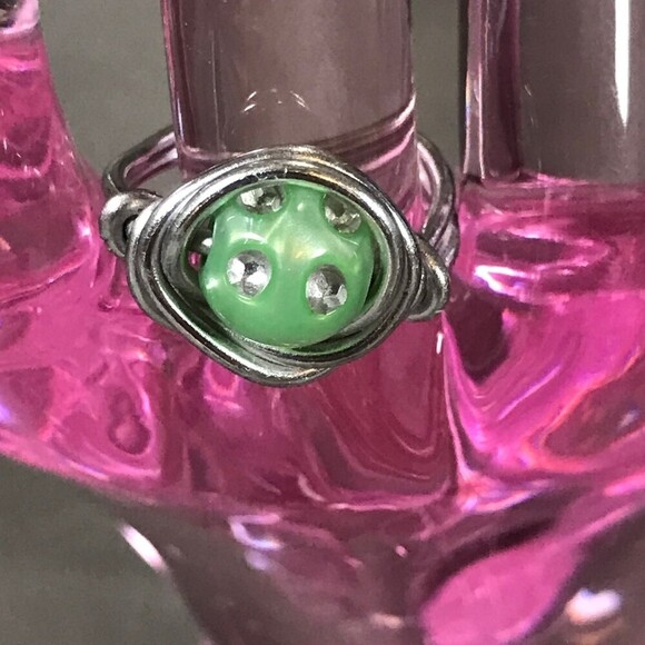 Handmade Green Bead and Wire Fashion Ring Size 7 - Picture 3 of 5